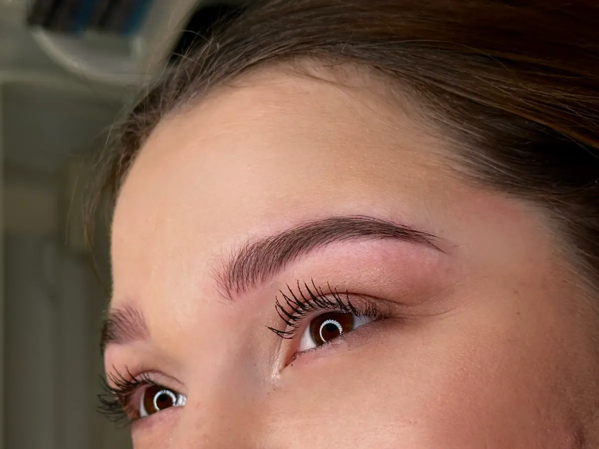 Natürliches Microblading-Ergebnis bei Noëlle Aimée in Mandelbachtal